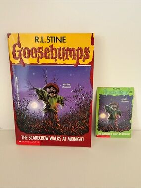 Scholastic Goosebumps Scarecrow Walks at Midnight with Trading Card by RL Stine